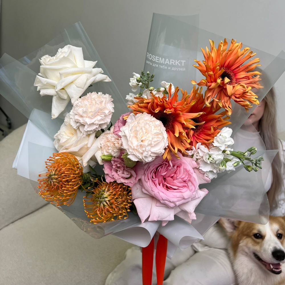 Педигррри: фактурная гербера, стойкий нутан и пионовидная раза + ИГРУШКА ДЛЯ ПИТОМЦА В ПОДАРОК!