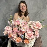Большая любовь: корзина с цветами в нежной гамме с доставкой в Санкт-Петербурге - Фотография 2