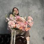 Большая любовь: корзина с цветами в нежной гамме с доставкой в Санкт-Петербурге - Фотография 11