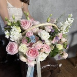 Долго и счастливо: корзина цветов в нежной гамме с доставкой в Санкт- Петербурге - Фотография 5