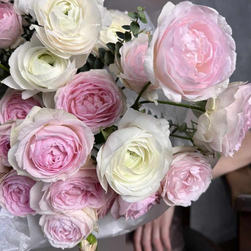 P.S. Я люблю тебя: ранункулюсы, пионовидная роза и лизиантус