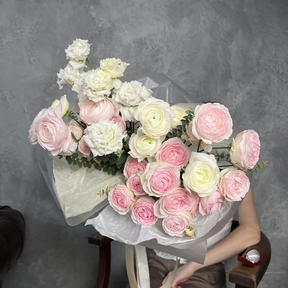 P.S. Я люблю тебя: ранункулюсы, пионовидная роза и лизиантус