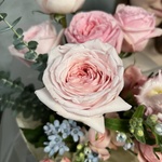 Живу тобой: пионовидные розы, лизиантус и твидия с доставкой в Санкт- Петербурге - Фотография 4