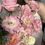 Живу тобой: пионовидные розы, лизиантус и твидия с доставкой в Санкт- Петербурге - Фотография 5