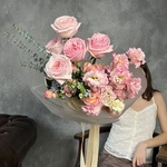 Живу тобой: пионовидные розы, лизиантус и твидия с доставкой в Санкт- Петербурге - Фотография 6