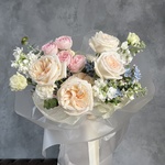 Весь мир к твоим ногам: пионовидные розы, лизиантус и твидия с доставкой в Санкт- Петербурге - Фотография 3