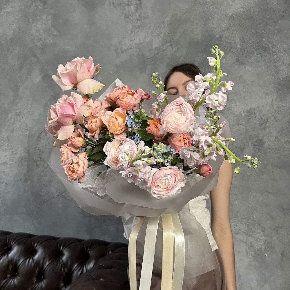 Душа моя: французские розы, ранункулюсы и твидия с доставкой в Санкт- Петербурге