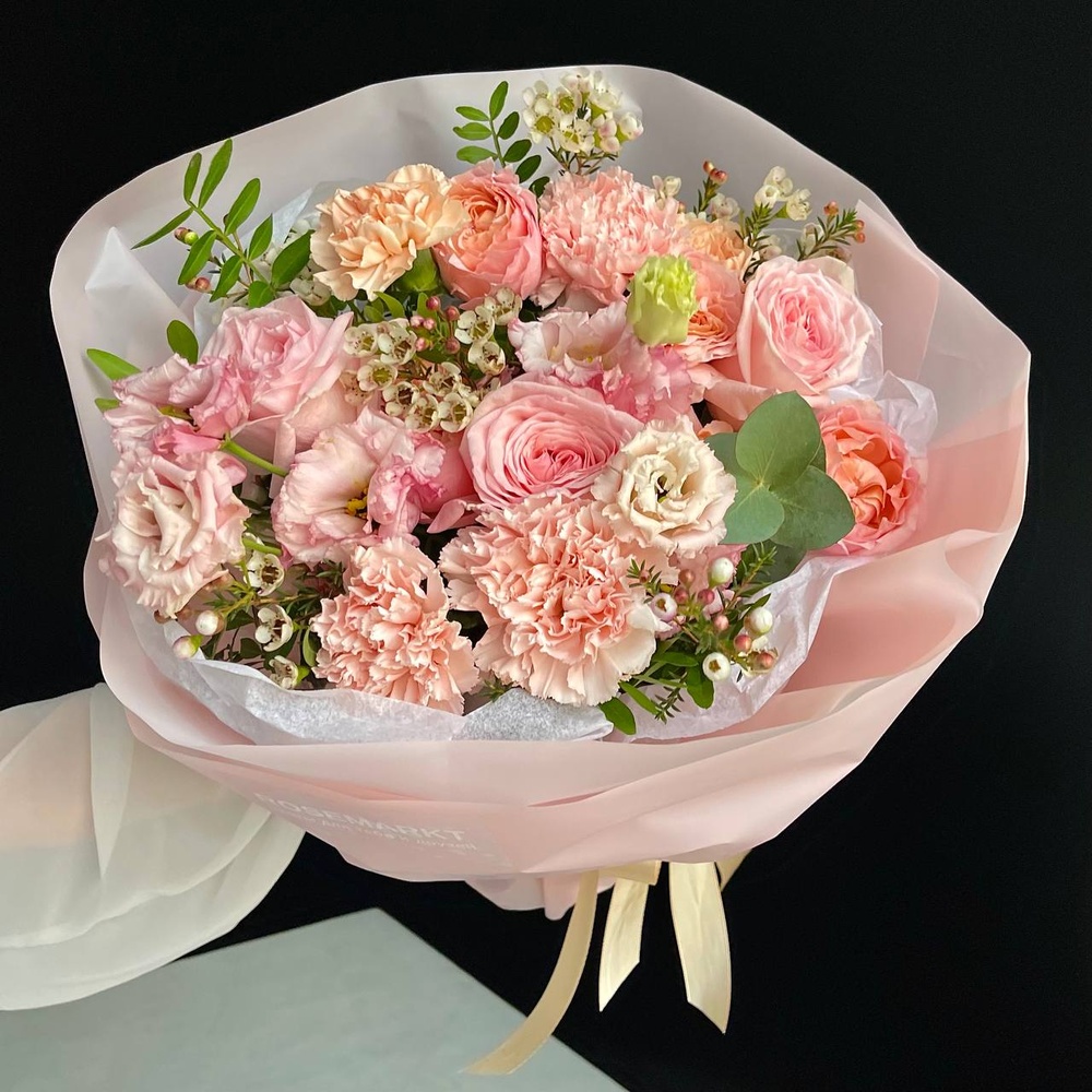 Цветы, которые распускаются по ночам: авторский букет в нежной гамме