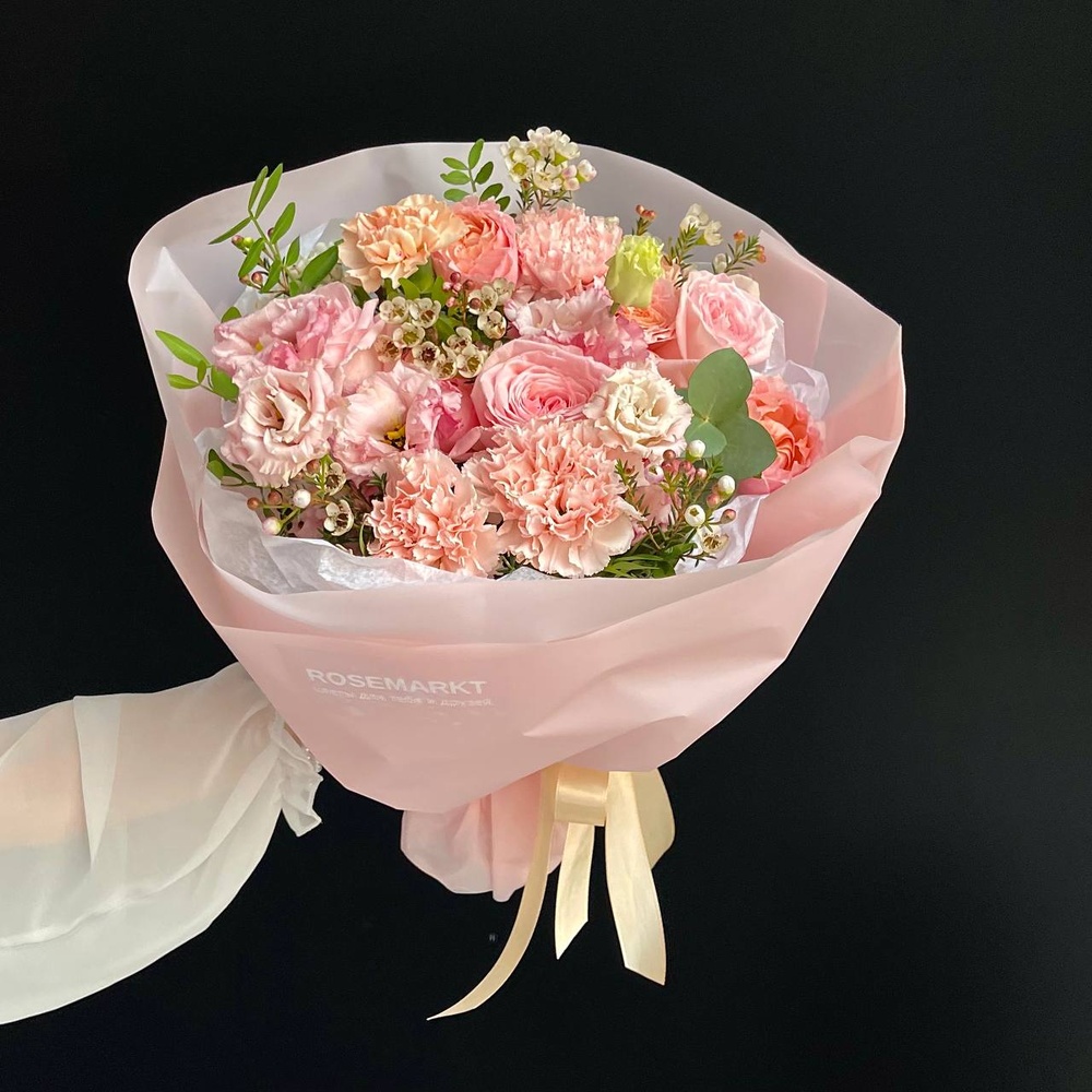 Цветы, которые распускаются по ночам: авторский букет в нежной гамме