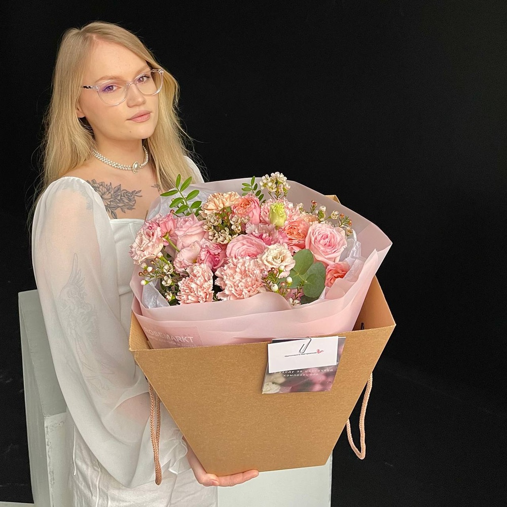 Цветы, которые распускаются по ночам: авторский букет в нежной гамме