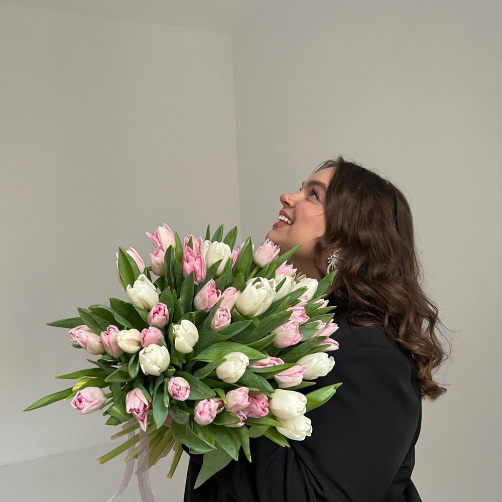 Смятая постель: 51 тюльпан под ленту