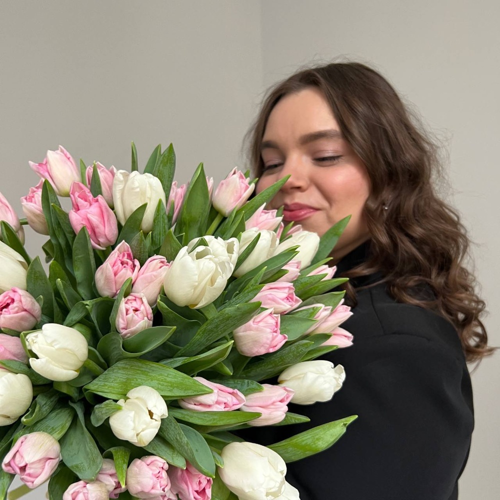 Смятая постель: 51 тюльпан под ленту