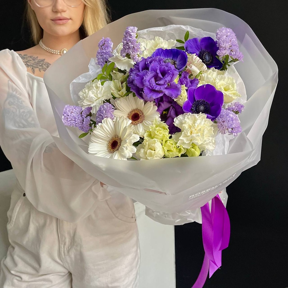 В ее глазах: авторский букет с синими анемонами