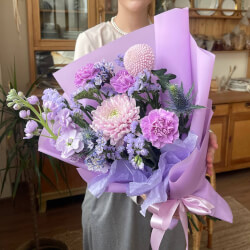 Букет «Аметистовые звезды: ароматная маттиола  и колючий эрингиум!»