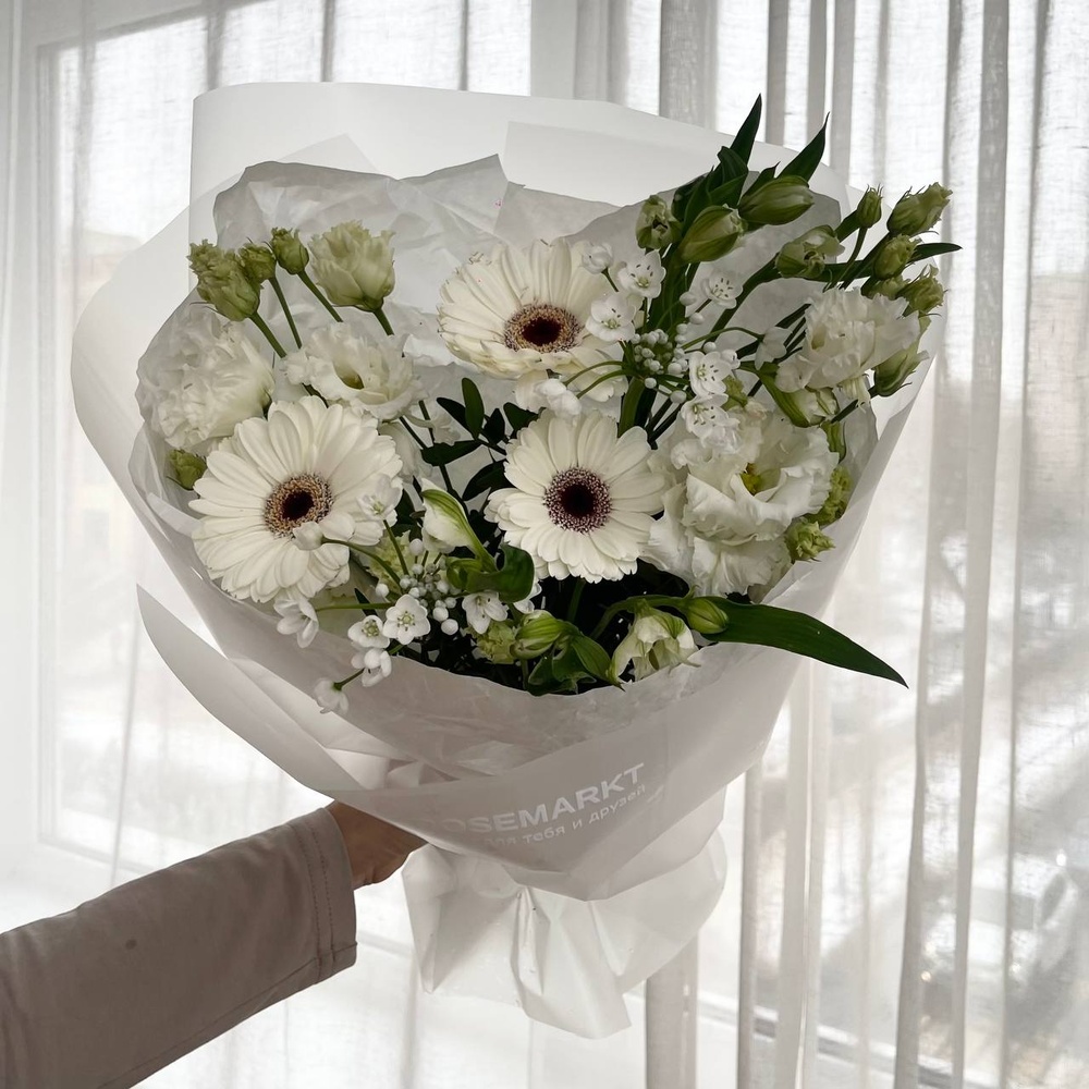 Записки юности: белоснежные гермини, аллиум и лизиантус