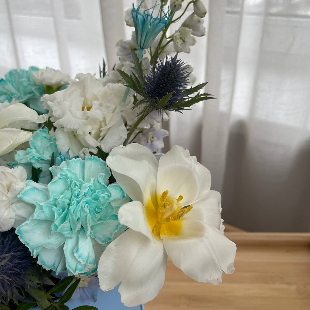 Русалочьи грезы: белые тюльпаны, диантусы и другие цветы