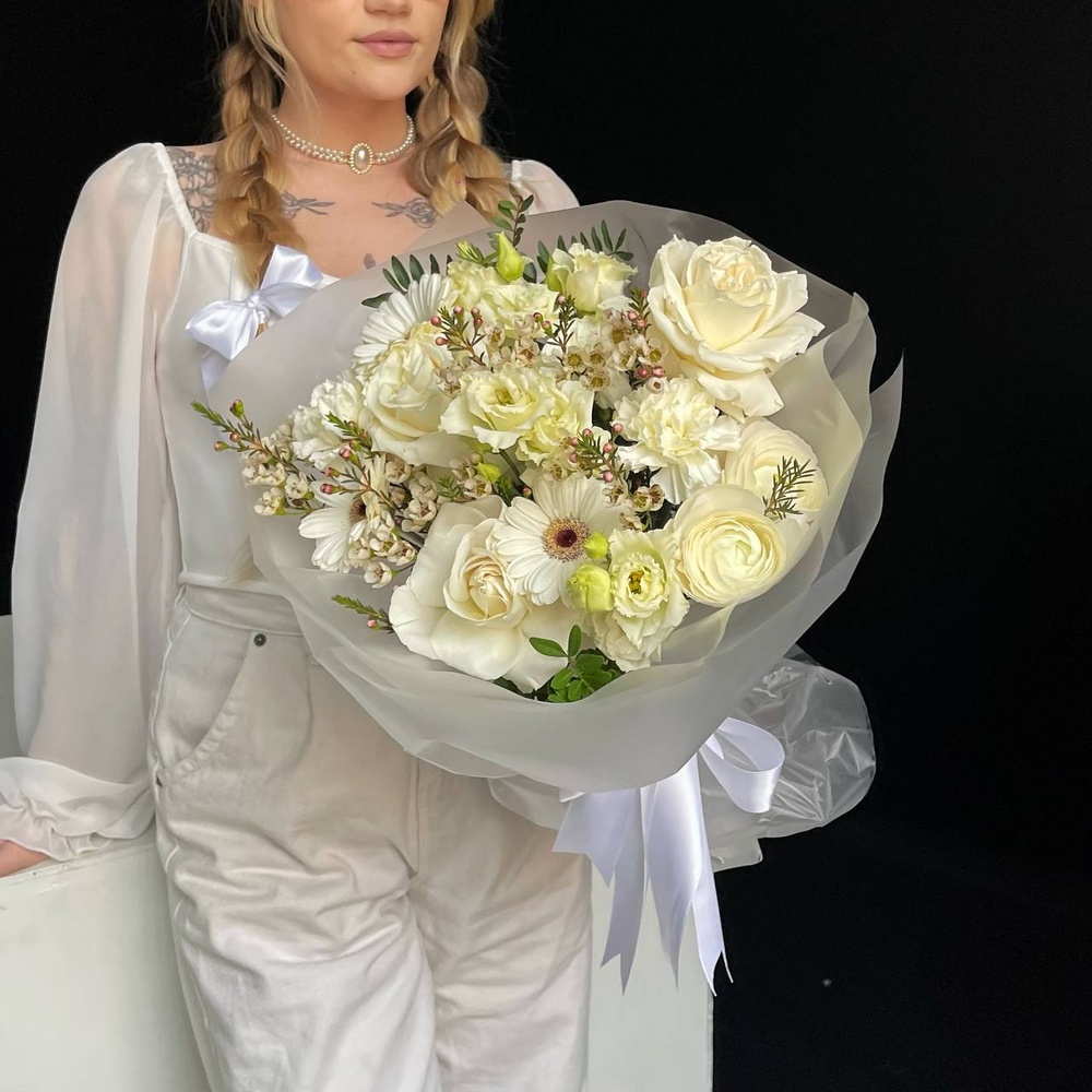 Вечное сияние чистого разума: авторский букет в белоснежной гамме в Санкт-Петербург