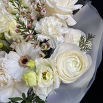 Вечное сияние чистого разума: авторский букет в белоснежной гамме в Санкт-Петербург - Фотография 7