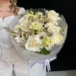 Вечное сияние чистого разума: авторский букет в белоснежной гамме в Санкт-Петербург - Фотография 3