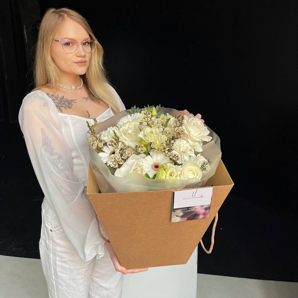 Вечное сияние чистого разума: авторский букет в белоснежной гамме