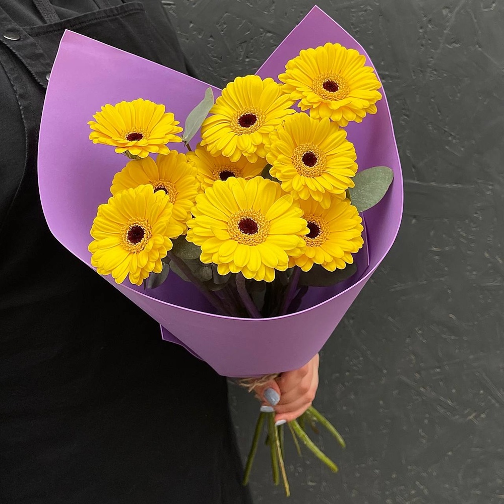 Солнечный луч: цветочный кулек с желтыми гермини