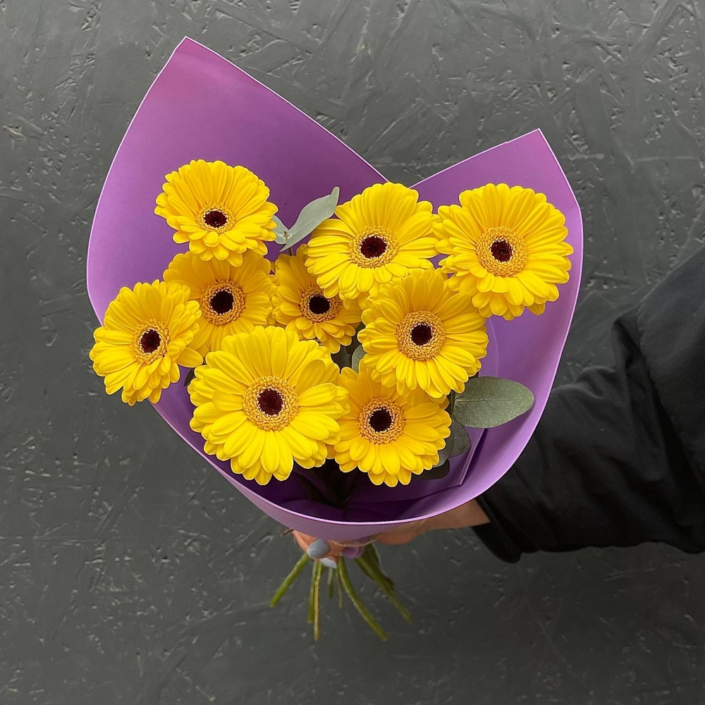 Солнечный луч: цветочный кулек с желтыми гермини