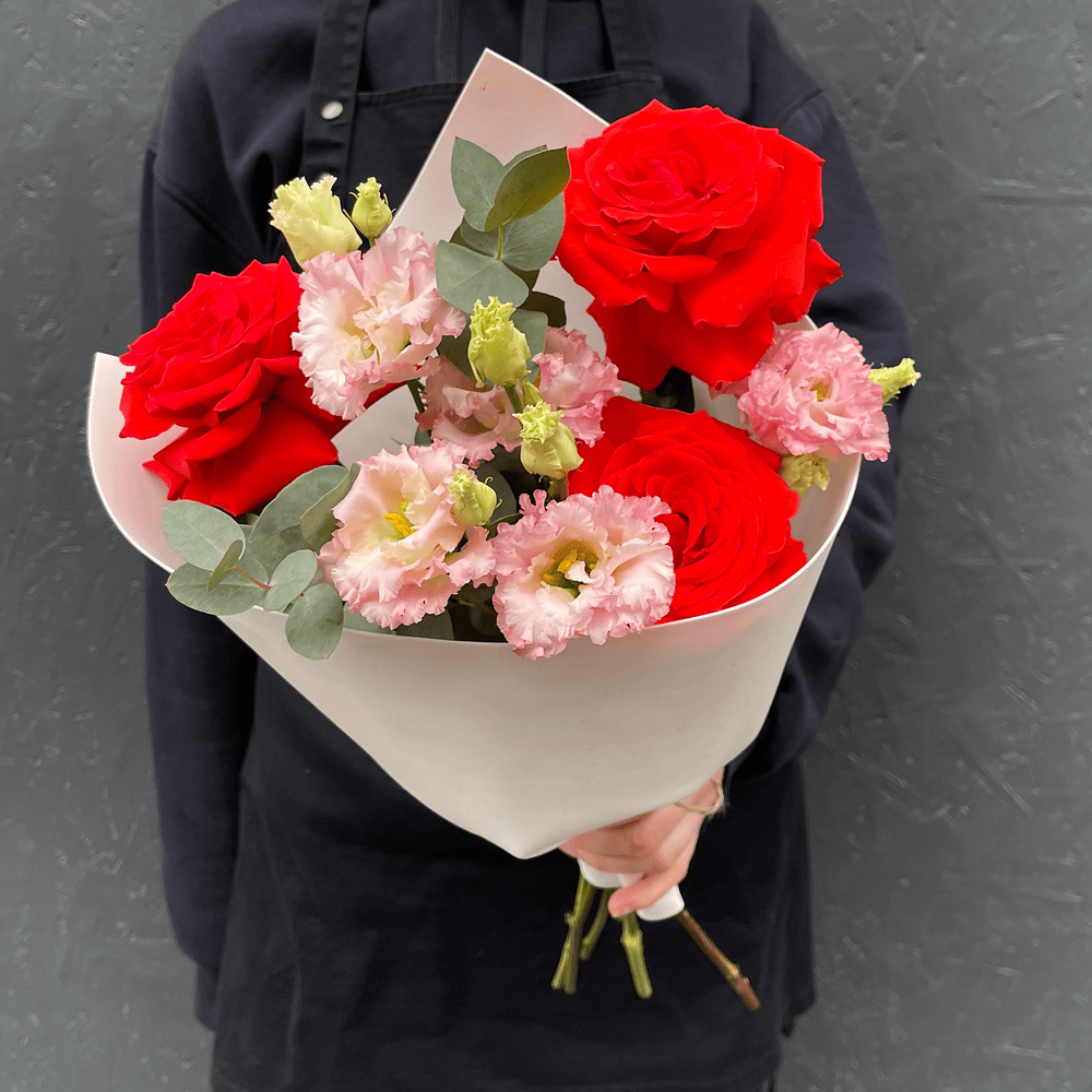 Ред Делишес: французские розы и эустома в Санкт-Петербурге