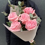 Пинк Пирл: пионовидные розы с эвкалиптом в Санкт-Петербурге - Фотография 3