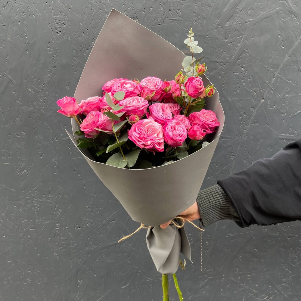 Леди Бомбастик: пионовидные розы с эвкалиптом