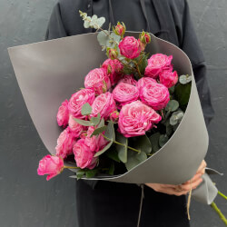 Букет «Леди Бомбастик: пионовидные розы с эвкалиптом» Букет «Леди Бомбастик: пионовидные розы с эвкалиптом»