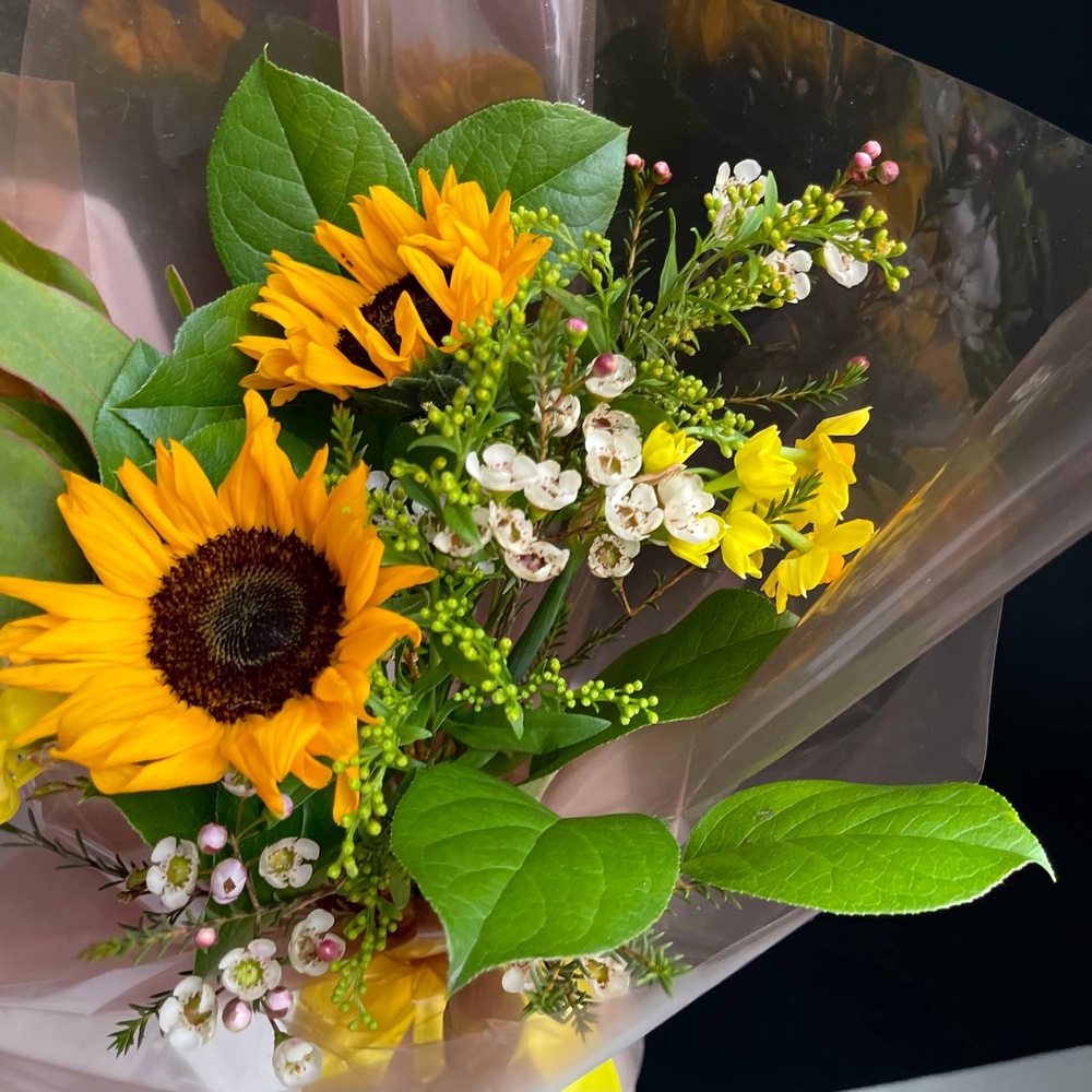 Полночное солнце: авторский букет с подсолнухами