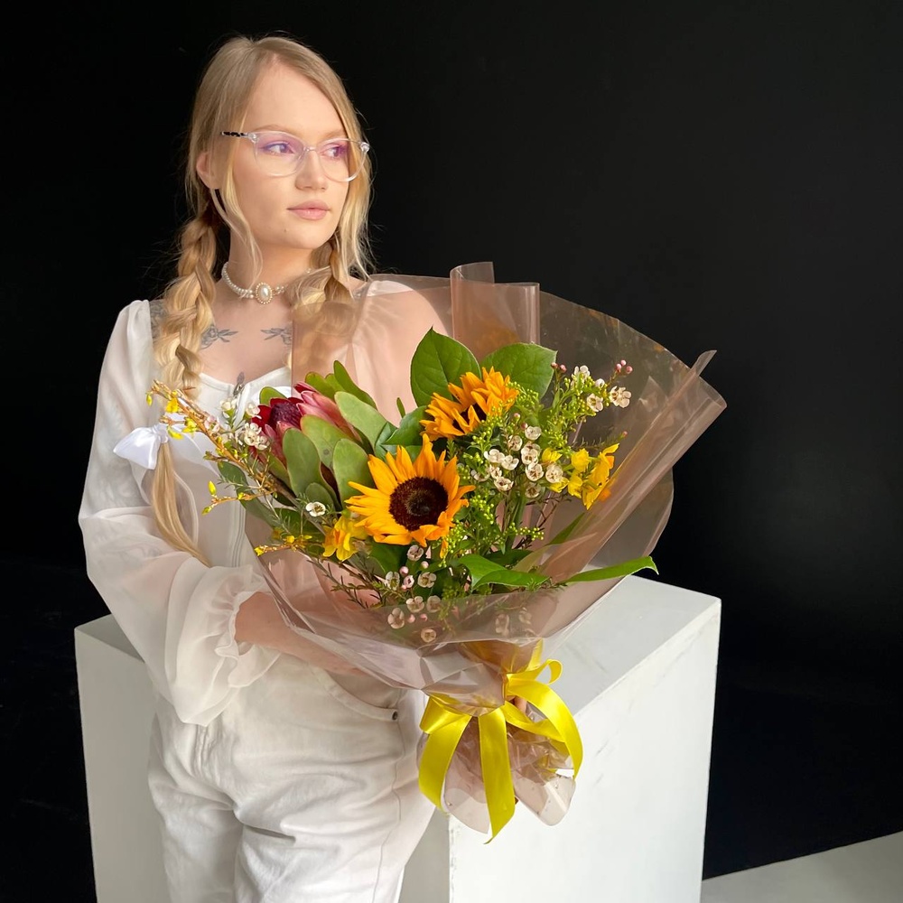 Полночное солнце: авторский букет с подсолнухами