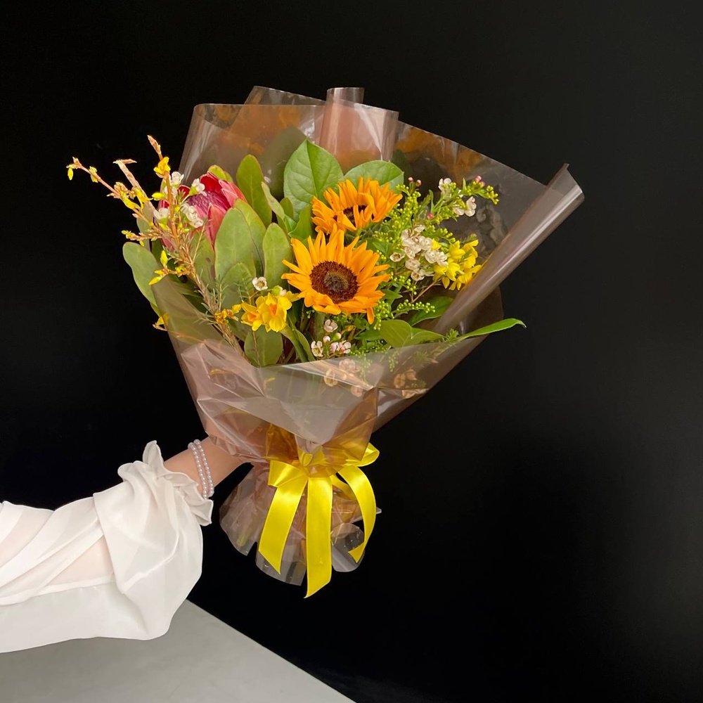 Полночное солнце: авторский букет с подсолнухами