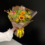 Полночное солнце: авторский букет с подсолнухами в Санкт-Петербурге - Фотография 6