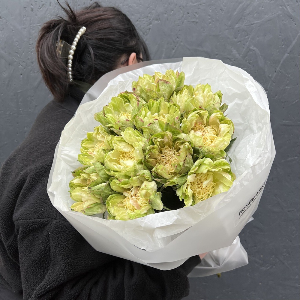 Букет из 11 стойких роз Вегги + аквабокс и коробка-переноска 