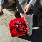 Вальпургиева ночь: букет с французскими и стойкими пионовидными розами - Фотография 5 Вальпургиева ночь: букет с французскими и стойкими пионовидными розами - Фотография 5