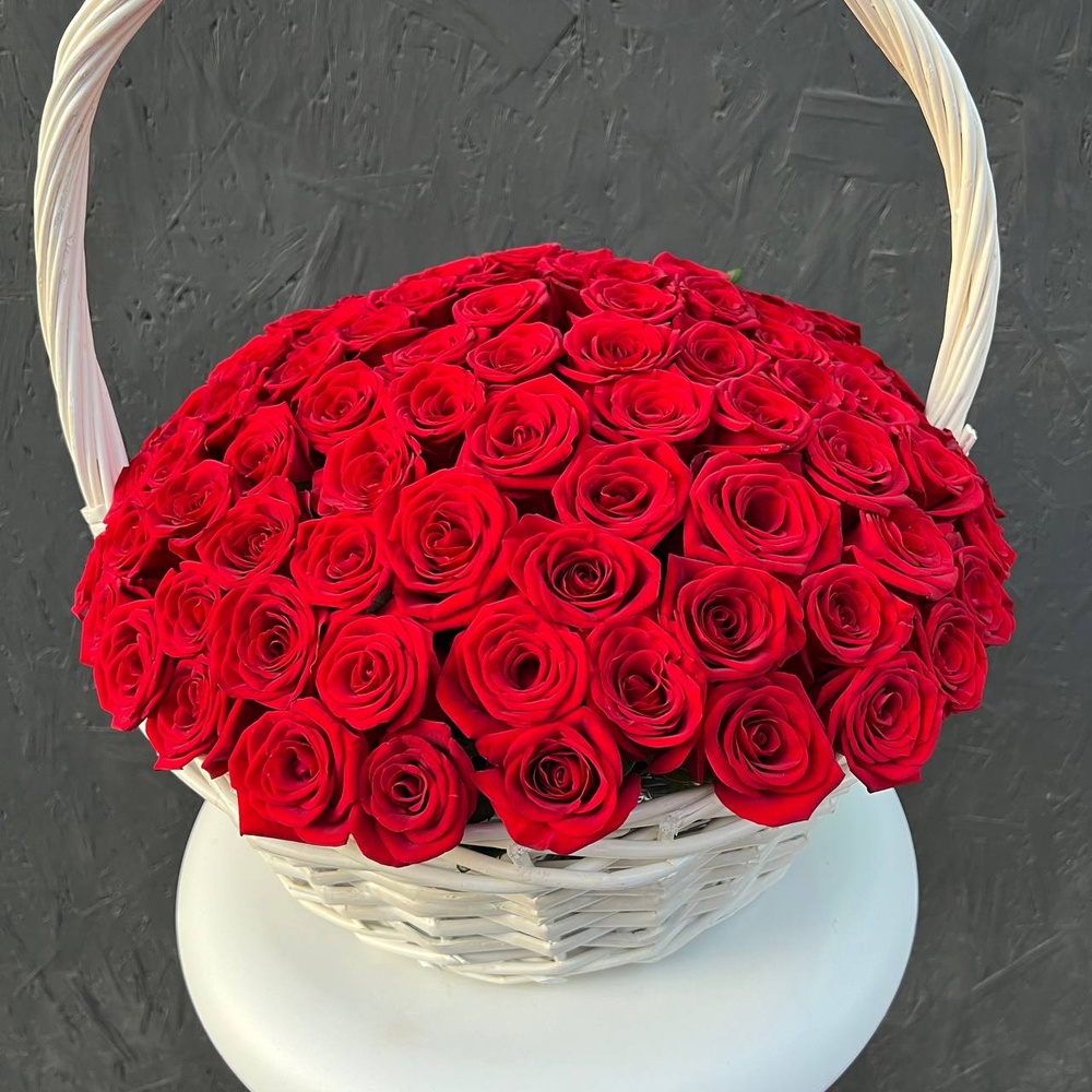 101 красная роза в корзине