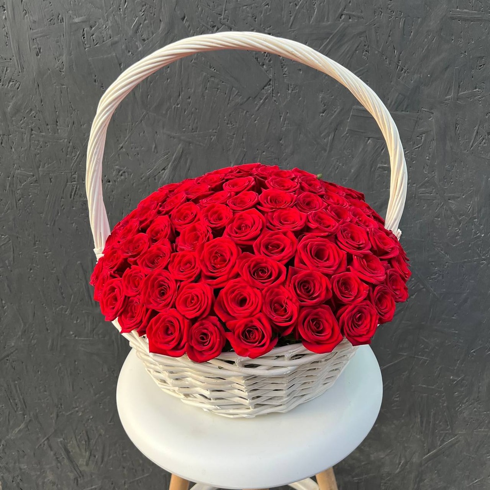 101 красная роза в корзине