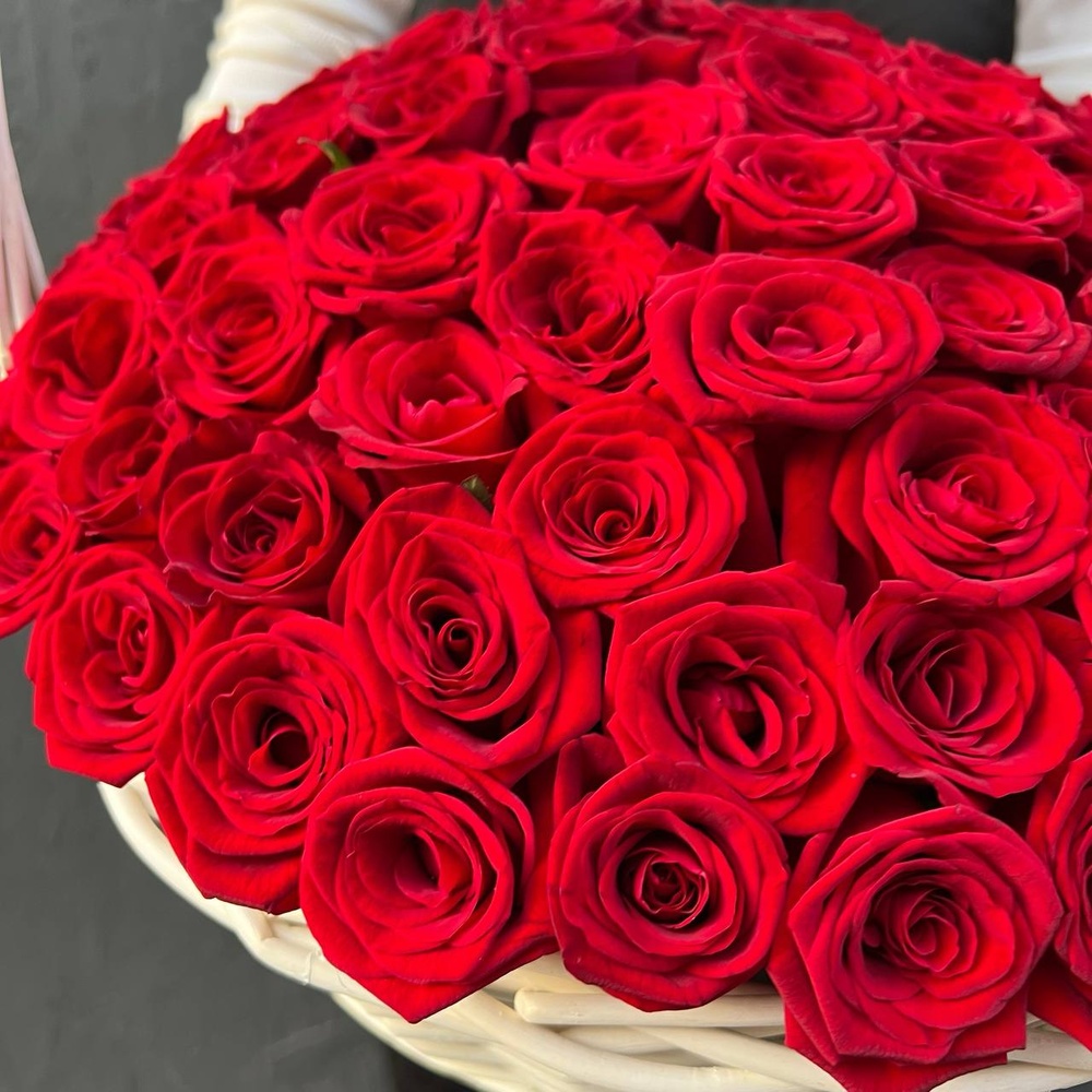 101 красная роза в корзине