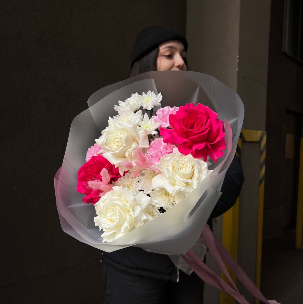 Призрак оперы: нежные хризантемы и пионовидные розы 