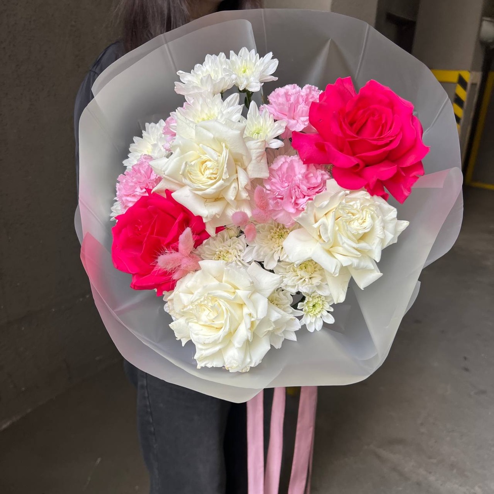 Призрак оперы: нежные хризантемы и пионовидные розы 