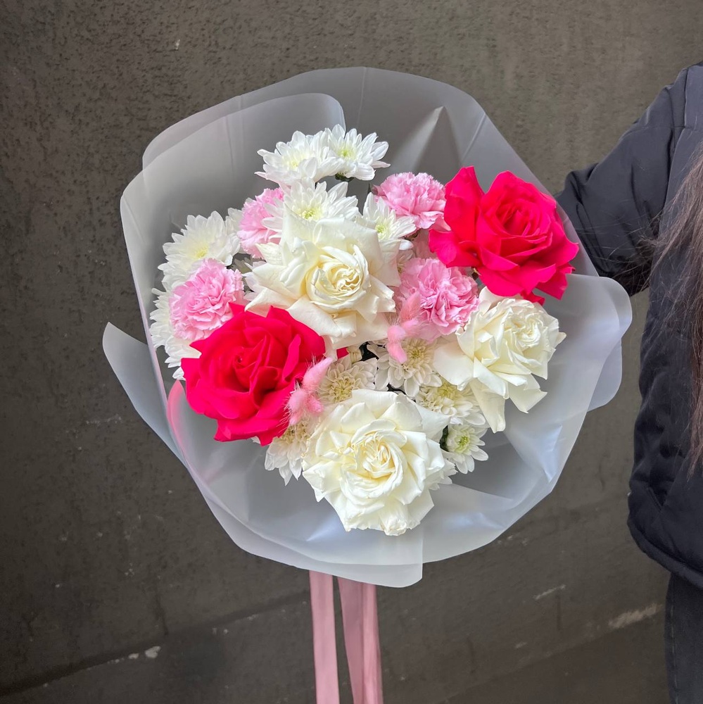 Призрак оперы: нежные хризантемы и пионовидные розы 