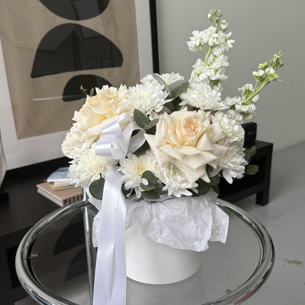 «Человек-Википедия» композиция в шляпной коробке с доставкой в офис