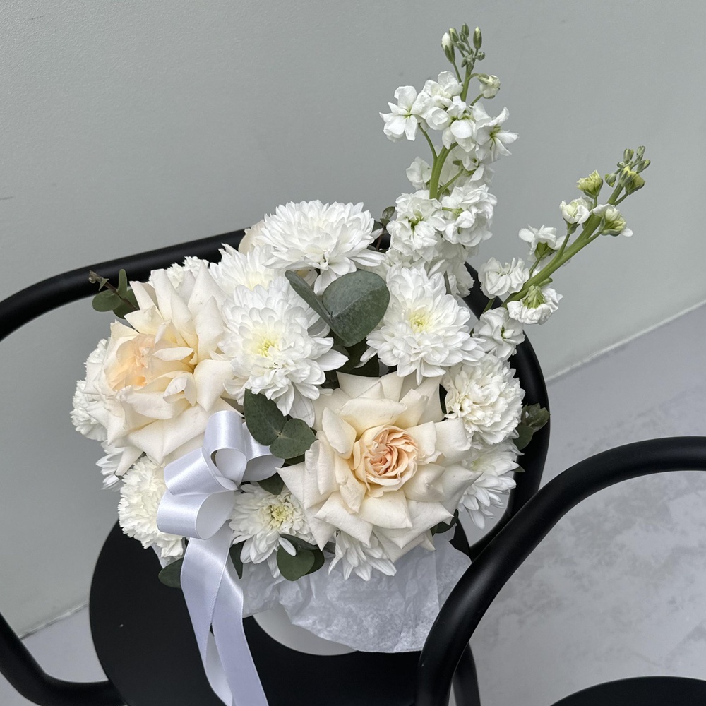 «Человек-Википедия» композиция в шляпной коробке с доставкой в офис