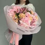 Букет «Слаженная команда» с пионовидной розой с бесплатной доставкой по Санкт-Петербургу - Фотография 1