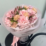 Букет «Слаженная команда» с пионовидной розой с бесплатной доставкой по Санкт-Петербургу - Фотография 5