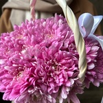 Для мамы: корзина с сиреневой хризантемой - Фотография 4