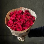 25 алых роз по акции - Фотография 2