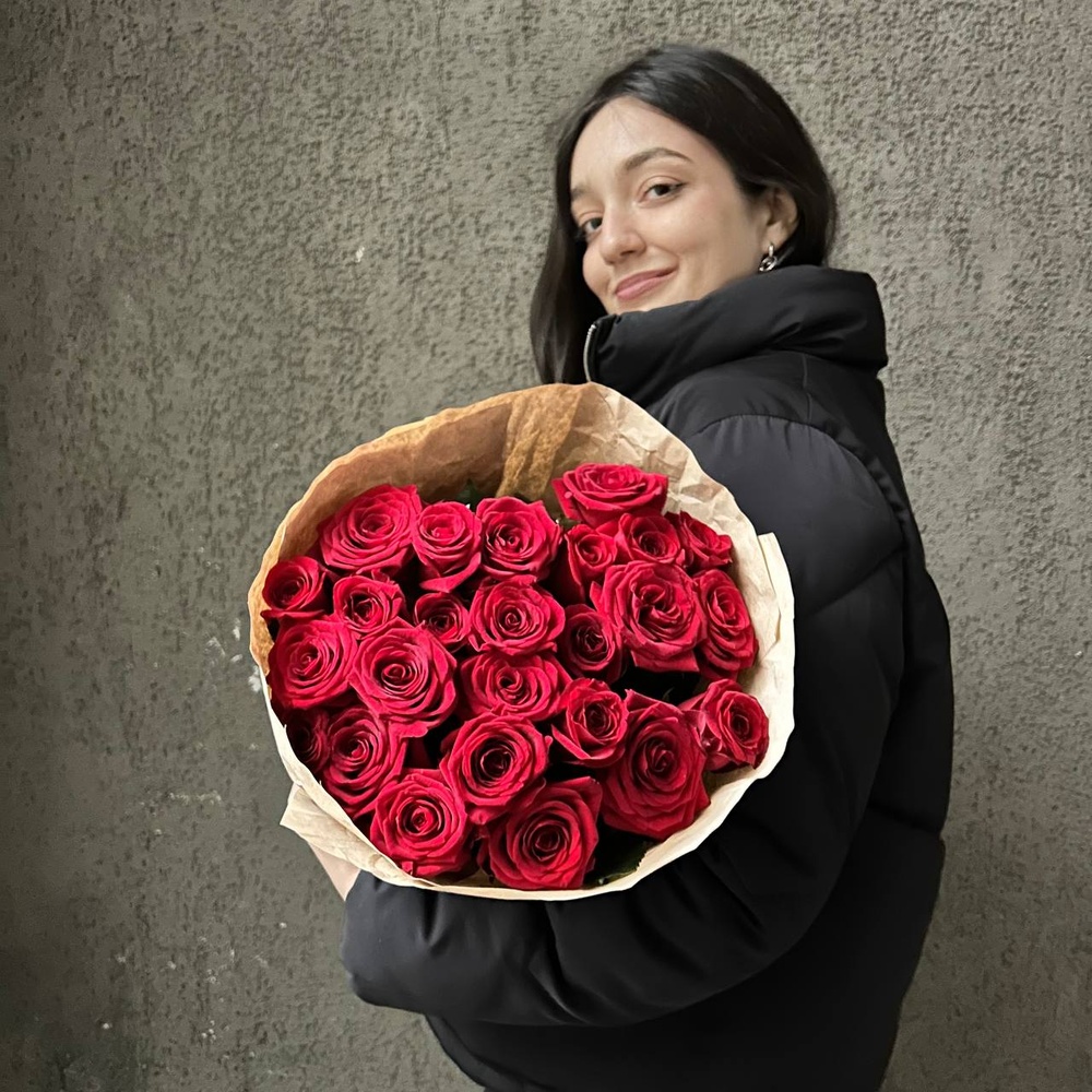 25 алых роз по акции