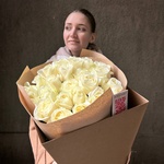 Свежих 25 белых роз в крафте - Фотография 2